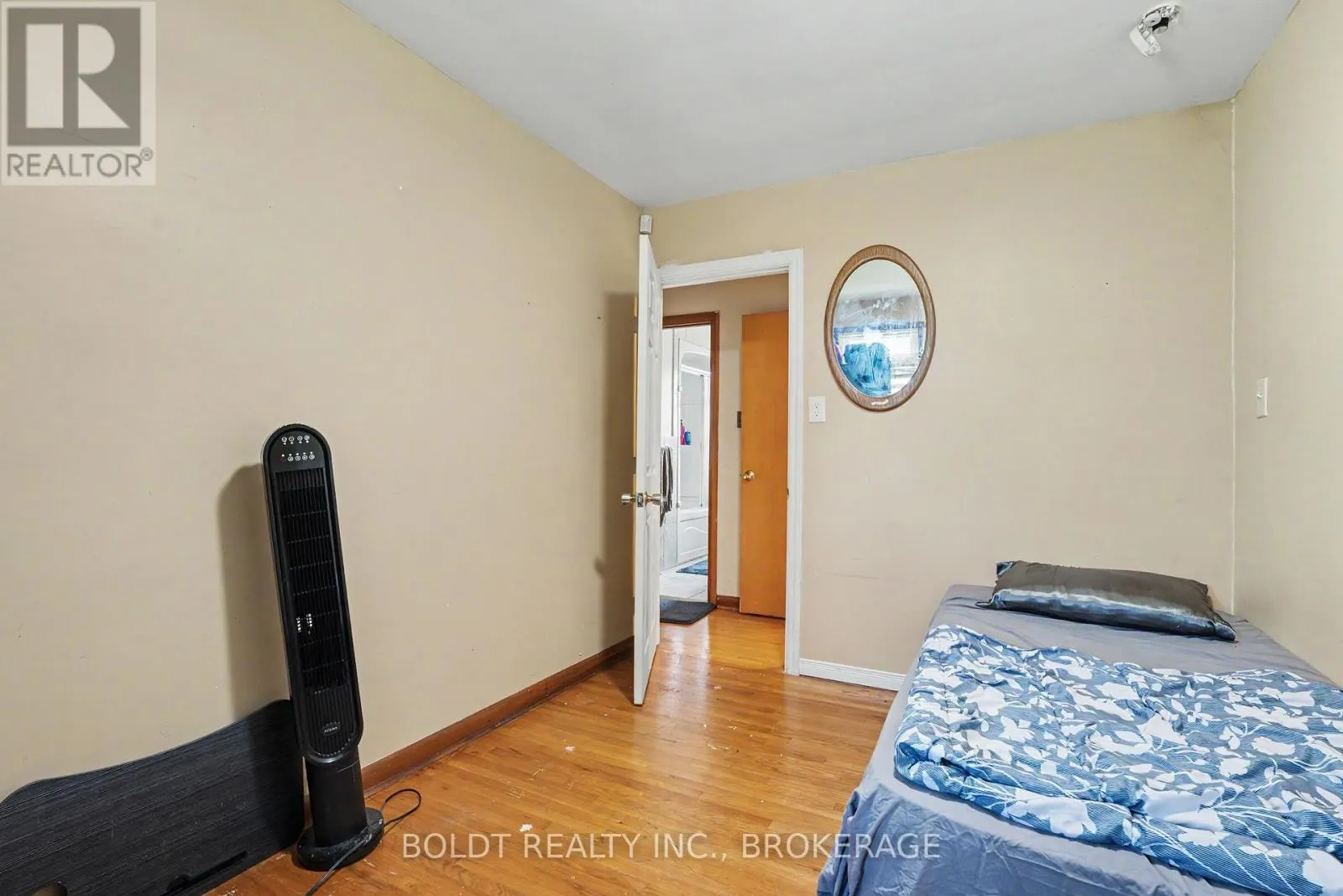 5568 DRUMMOND ROAD