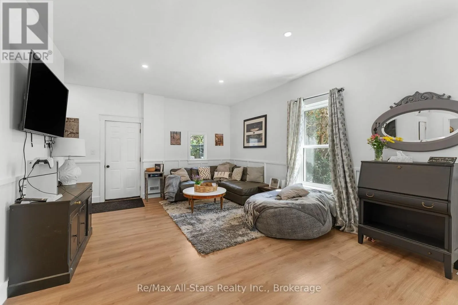 21 FRANCIS STREET E
