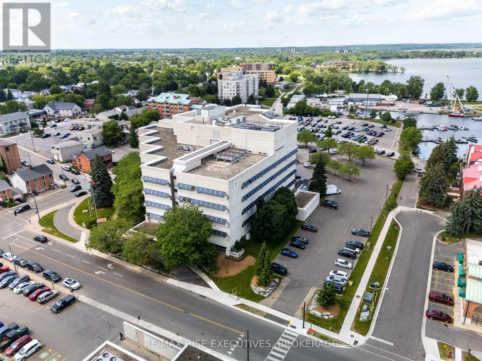 504 - 49 PLACE D' ARMES #504