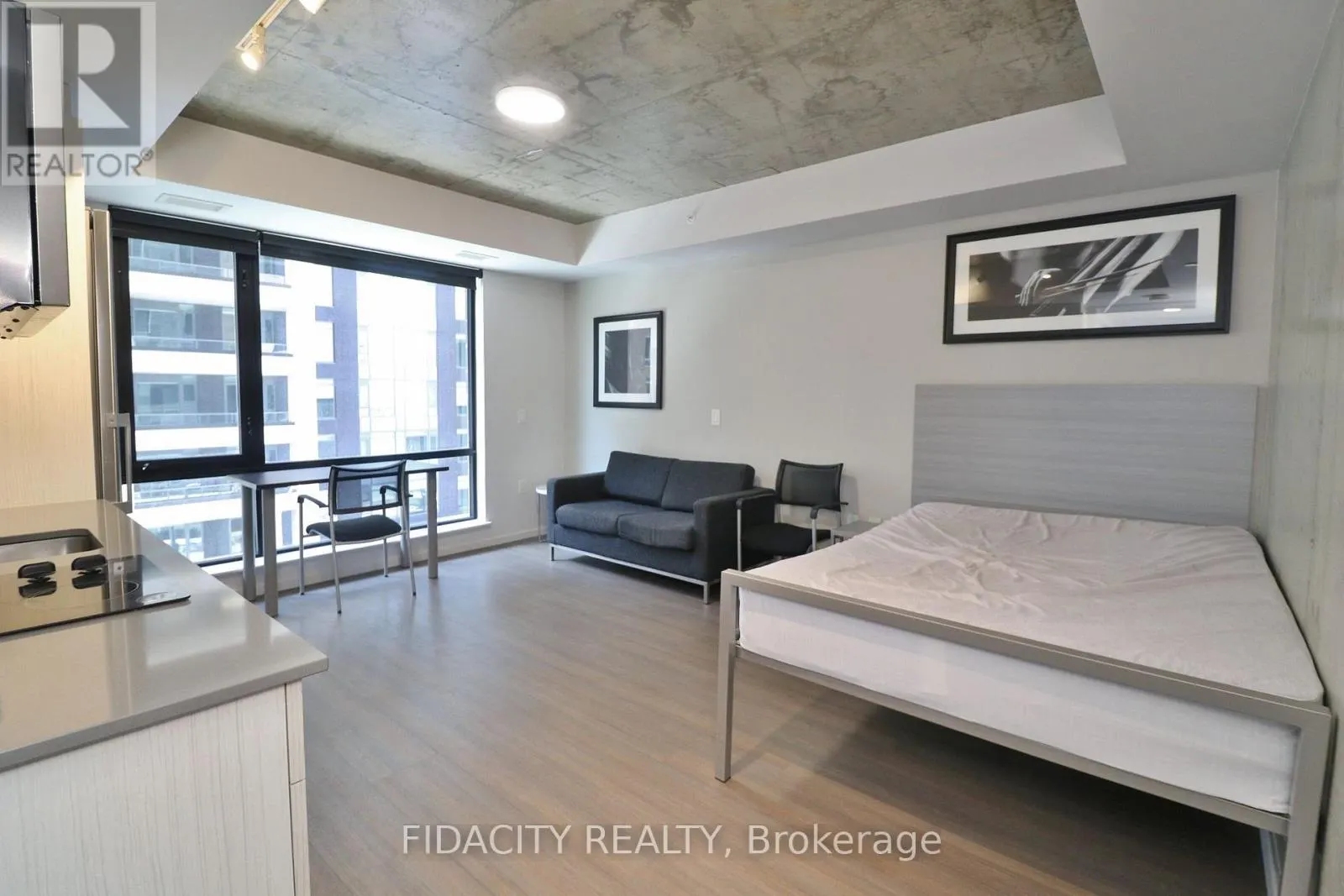 2018 - 105 CHAMPAGNE AVENUE S