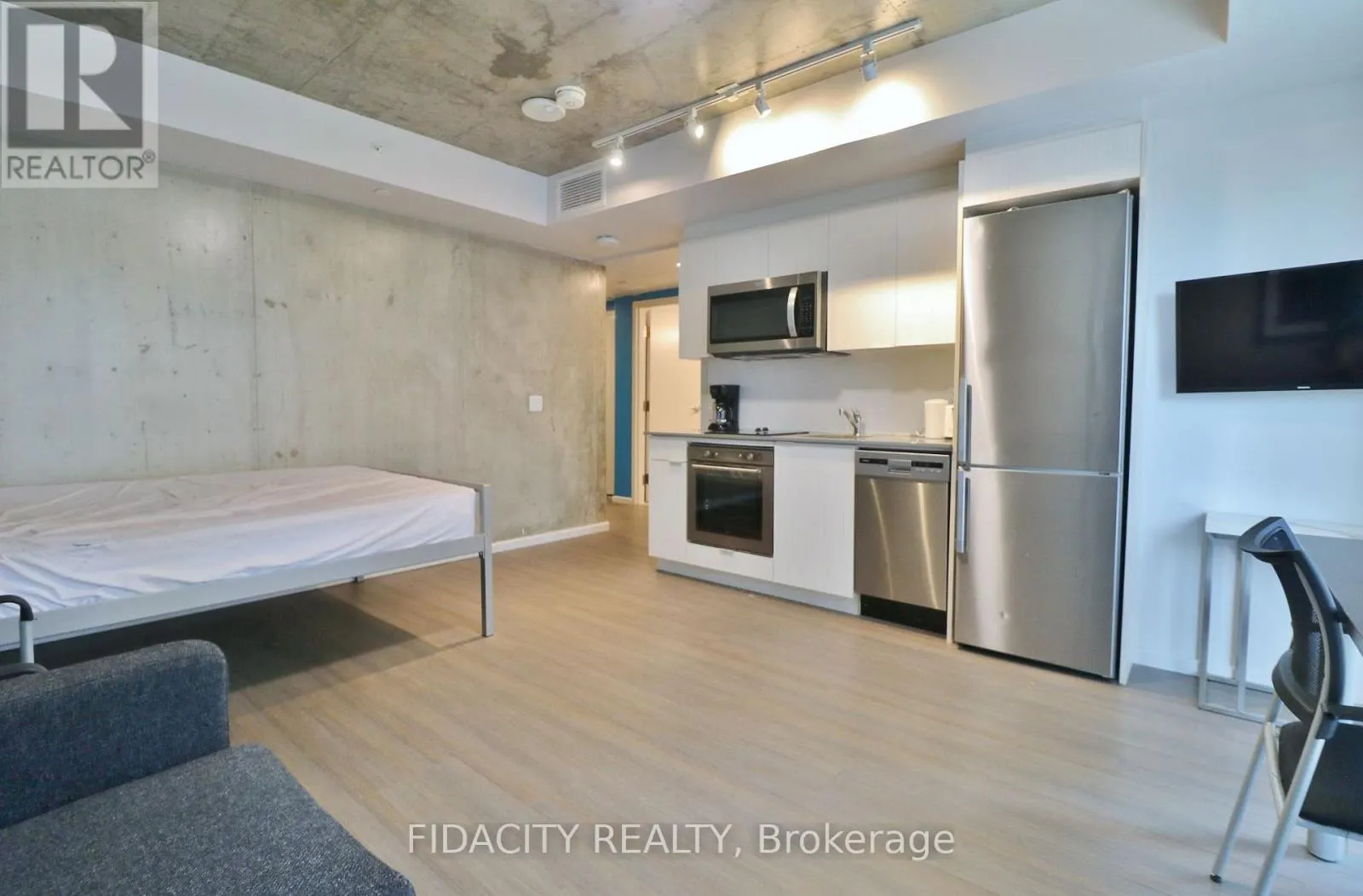 2018 - 105 CHAMPAGNE AVENUE S
