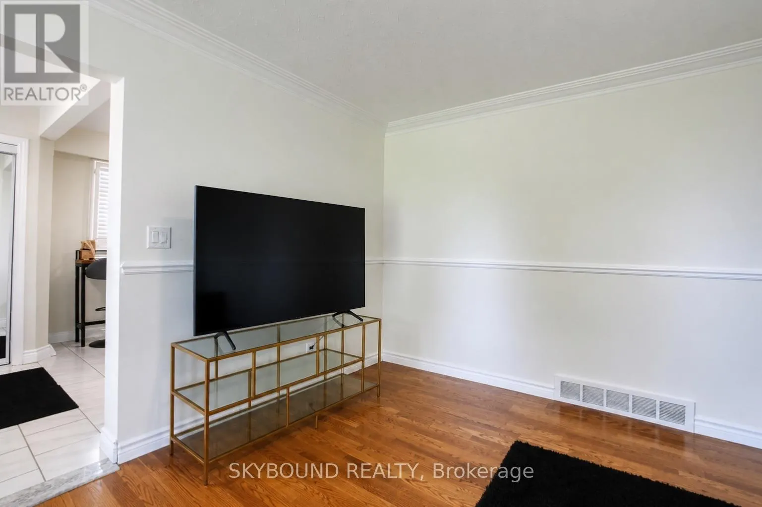 UPPER - 135 RYERSON STREET