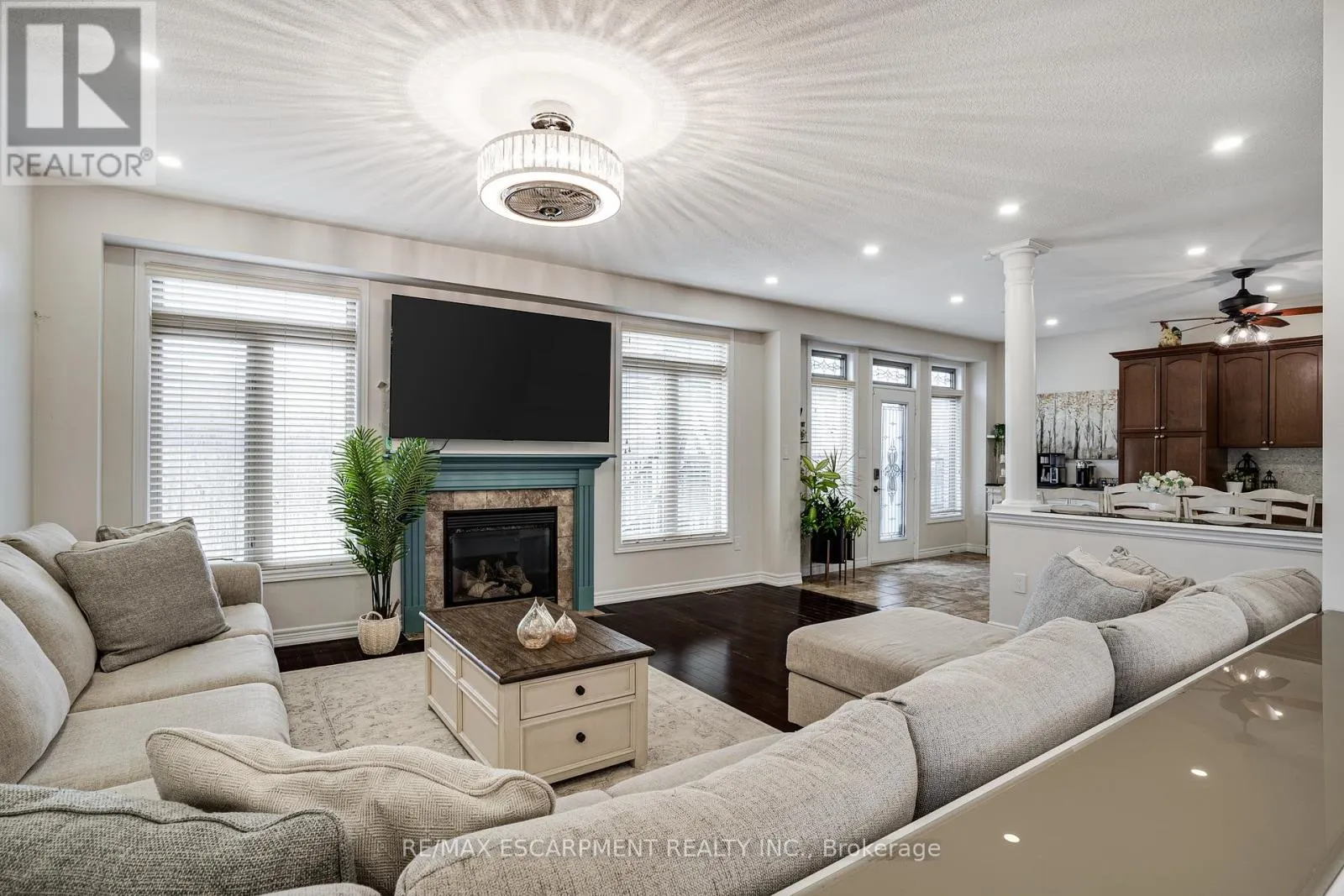 575 STONEHENGE DRIVE