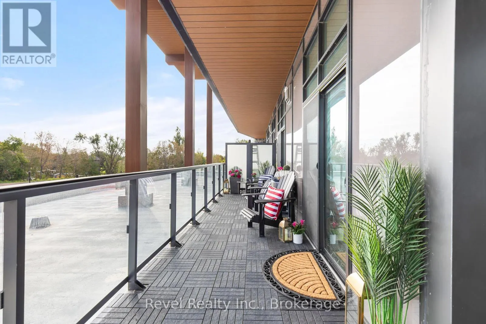 221 - 99 LOUISA STREET #221