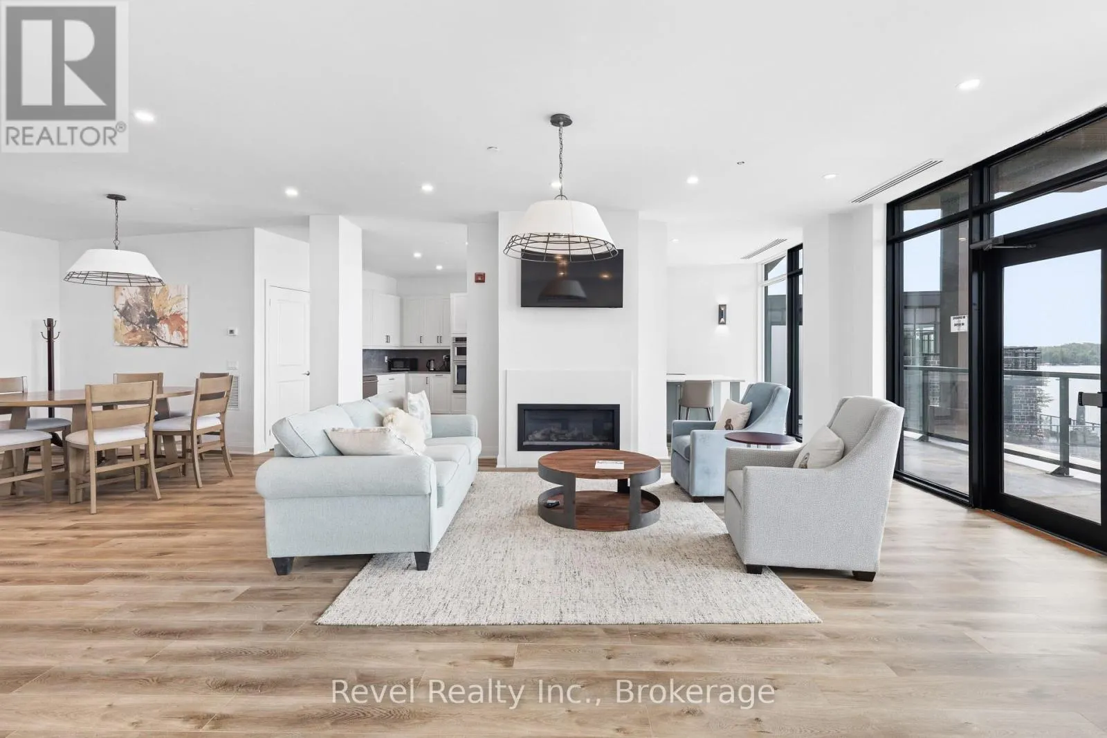 221 - 99 LOUISA STREET #221