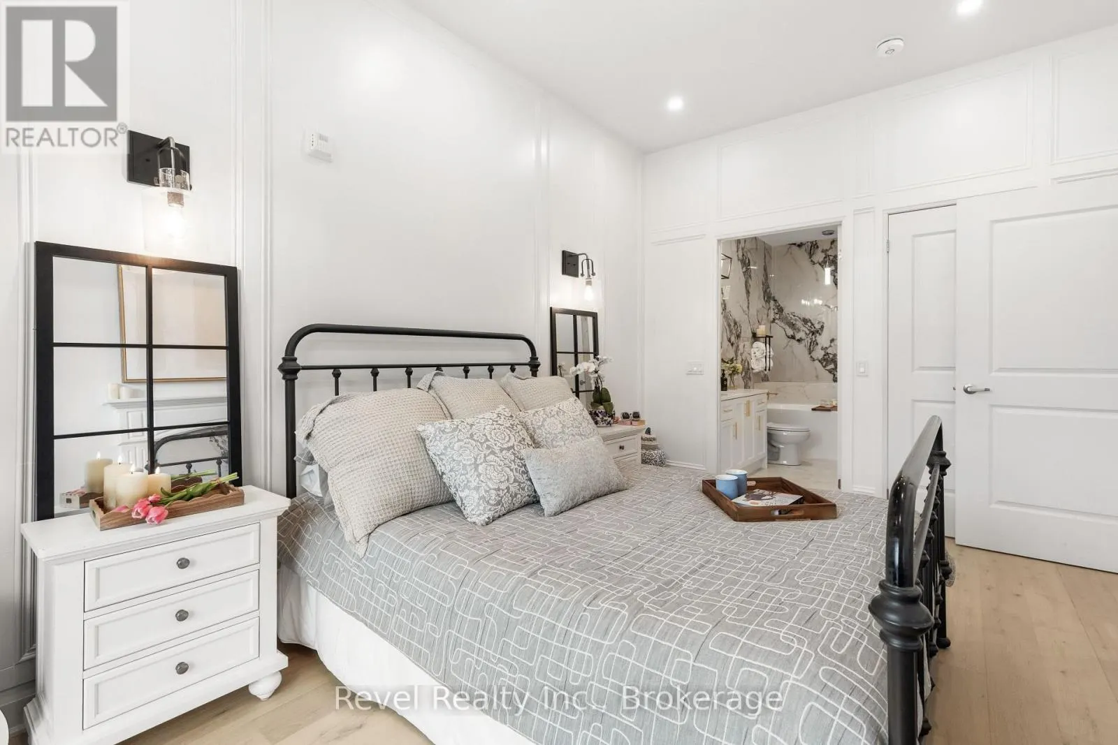 221 - 99 LOUISA STREET #221