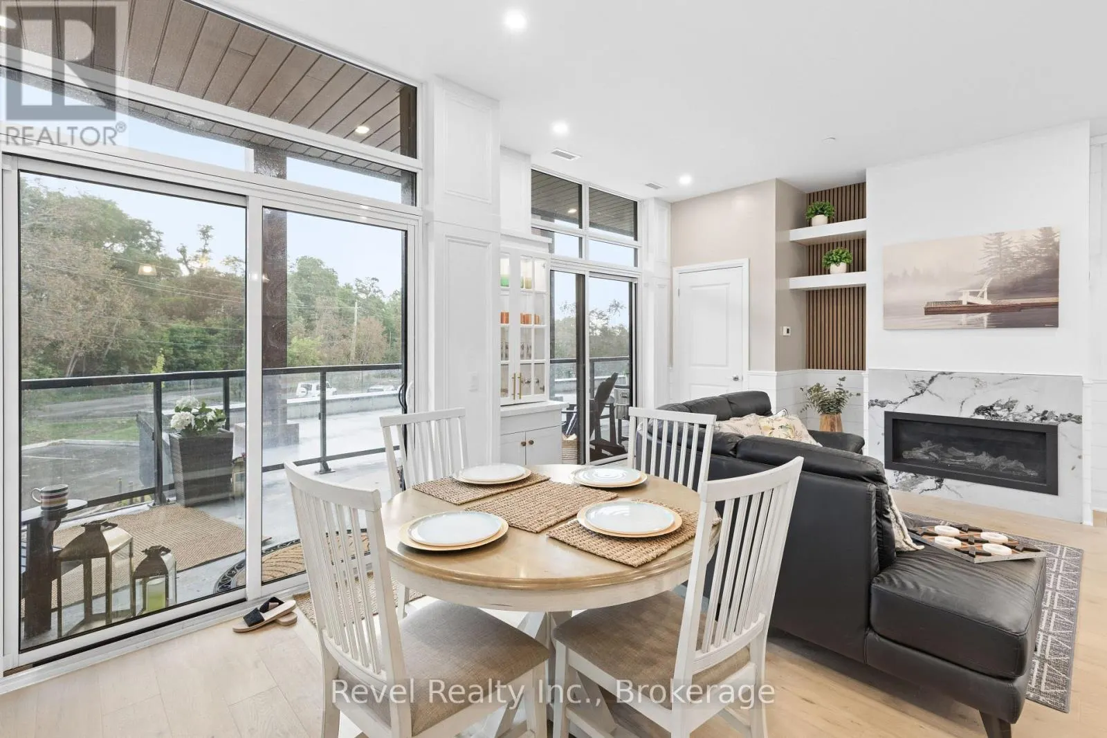 221 - 99 LOUISA STREET #221