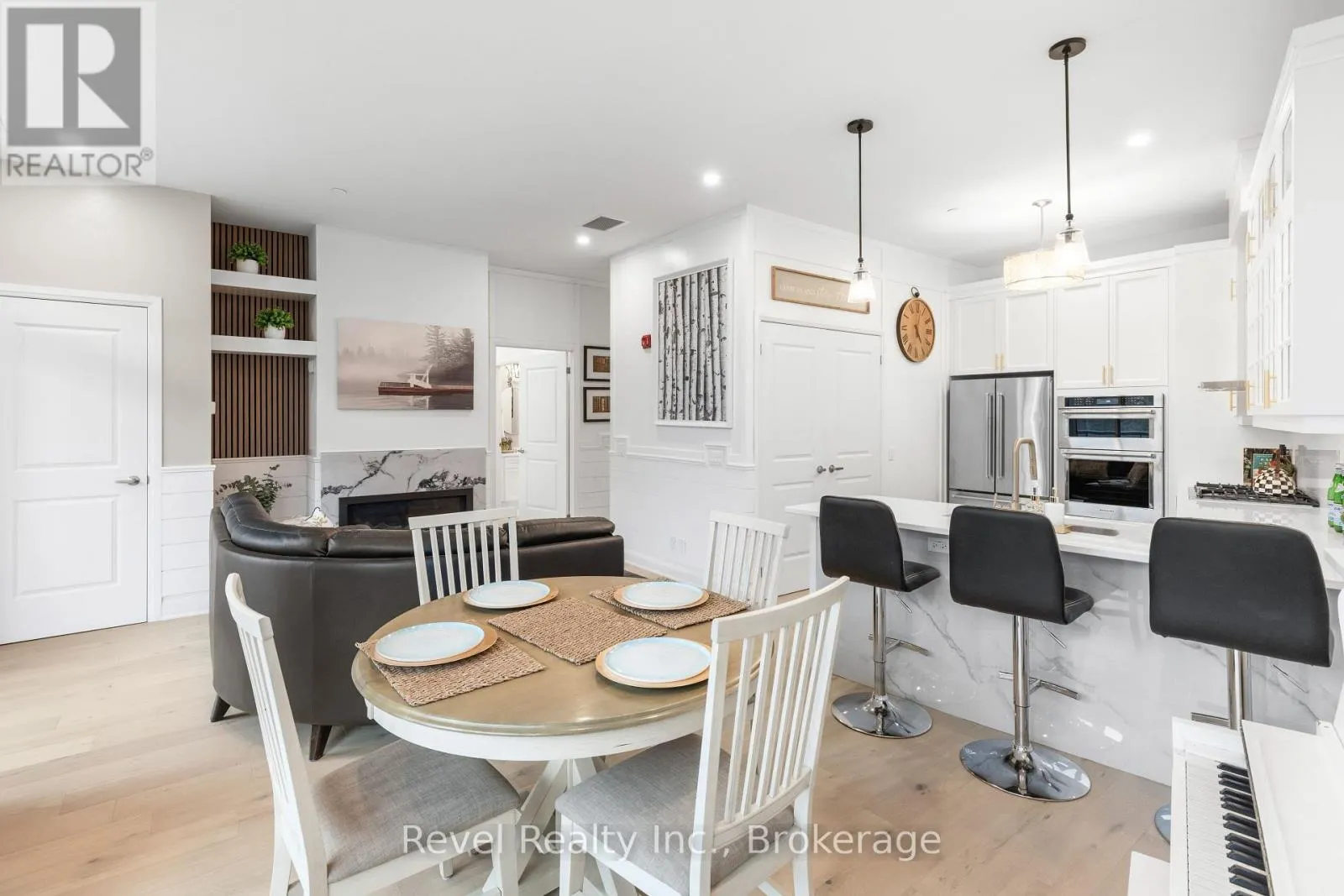 221 - 99 LOUISA STREET #221