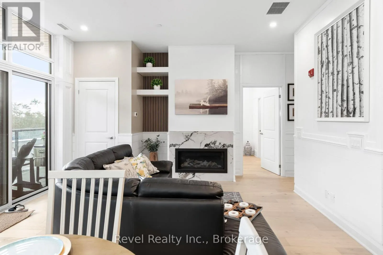 221 - 99 LOUISA STREET #221
