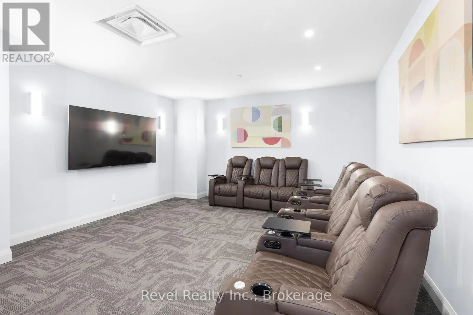 221 - 99 LOUISA STREET #221