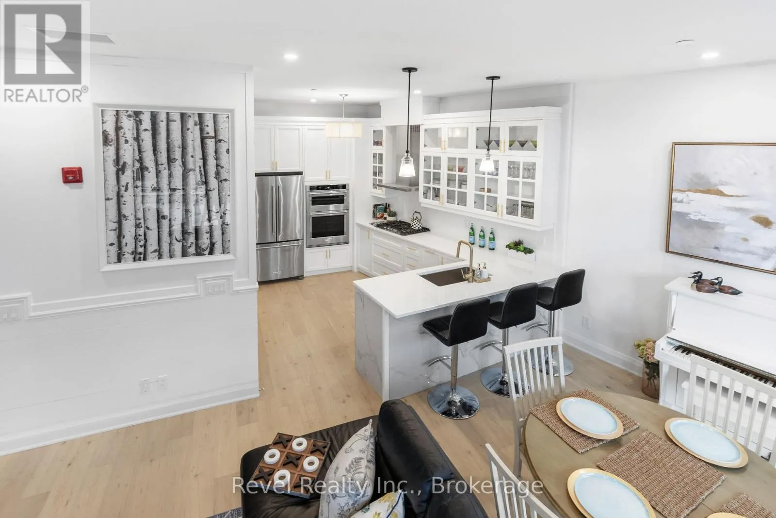 221 - 99 LOUISA STREET #221