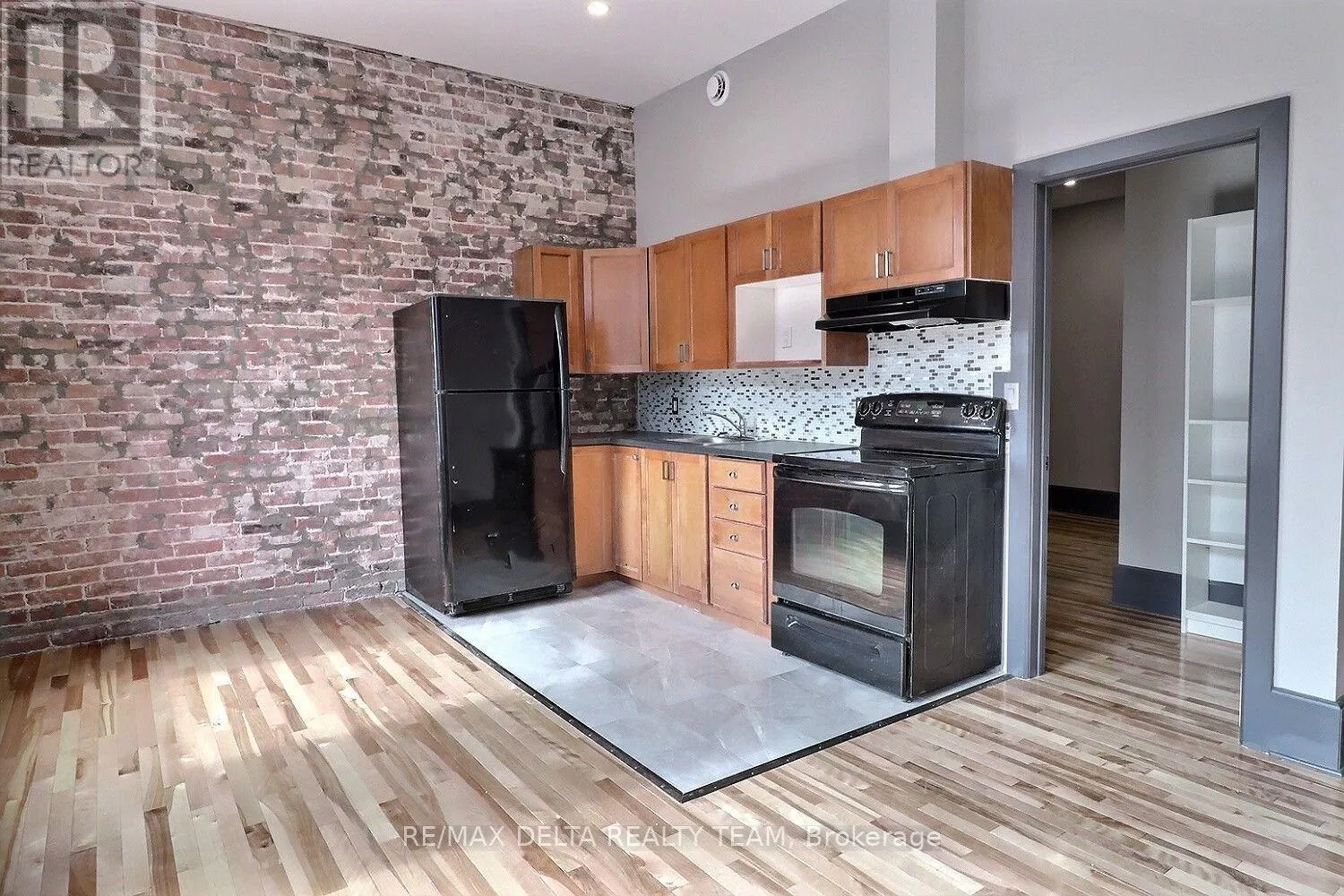 112 KING STREET W