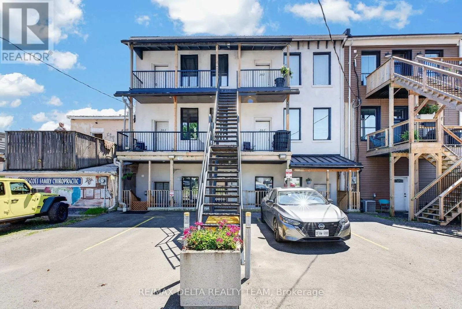 112 KING STREET W