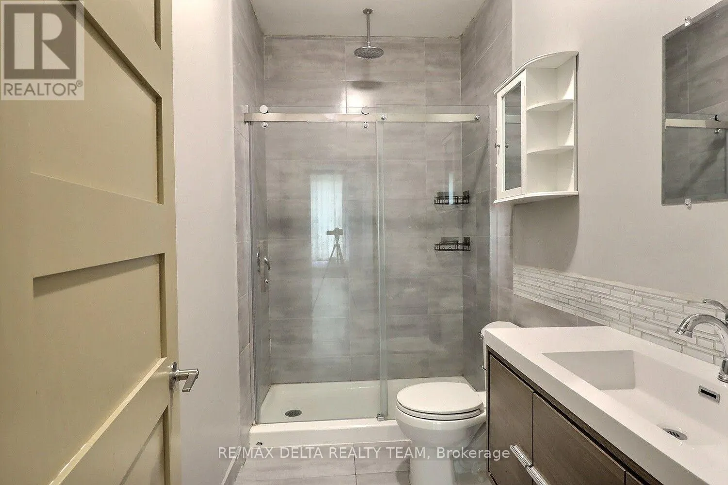 112 KING STREET W