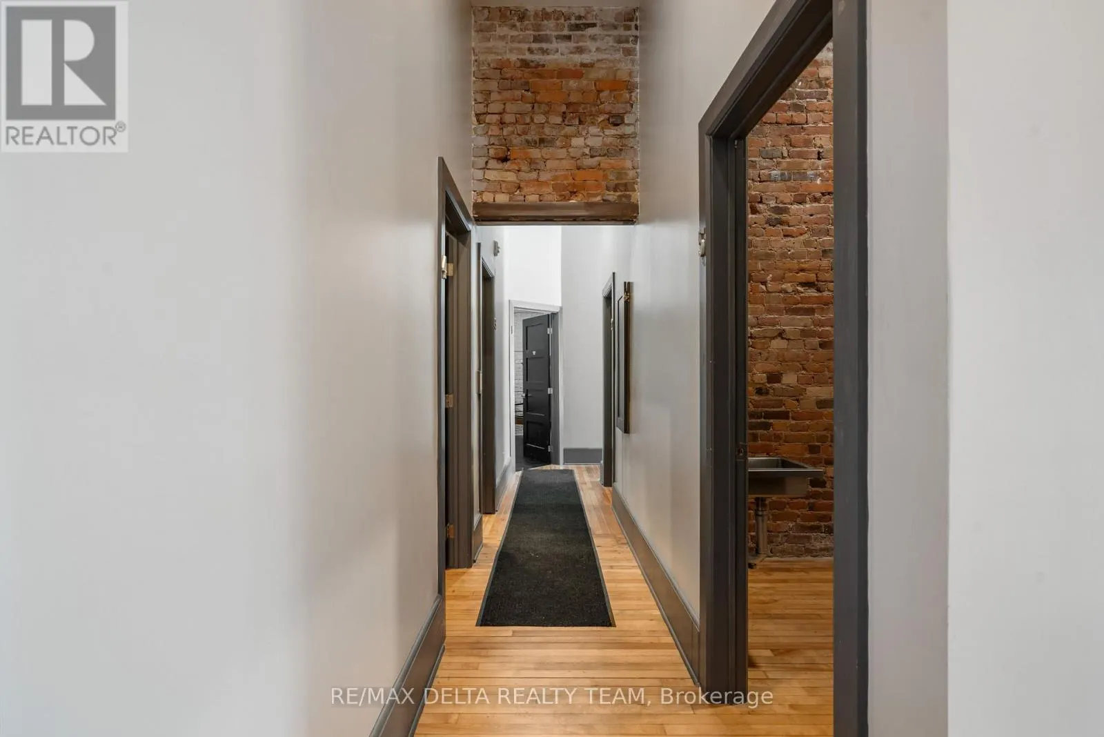 112 KING STREET W