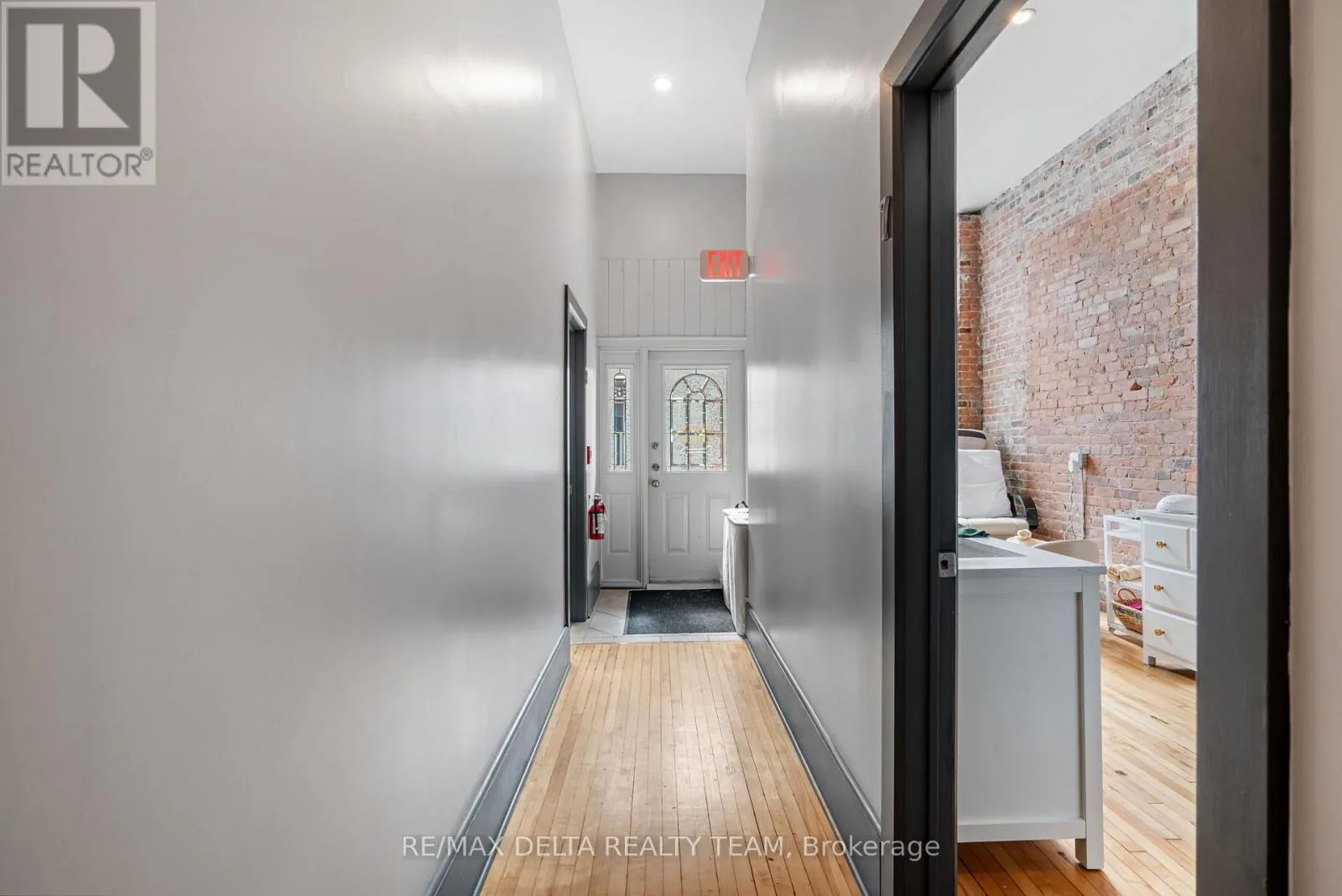112 KING STREET W