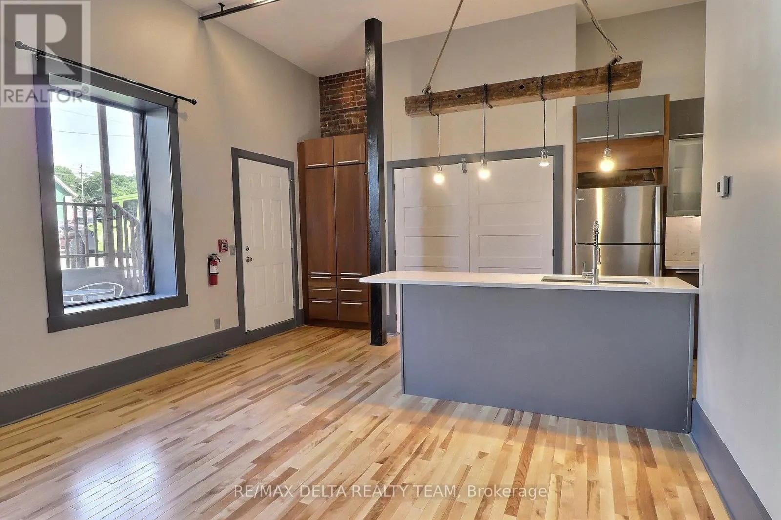 112 KING STREET W