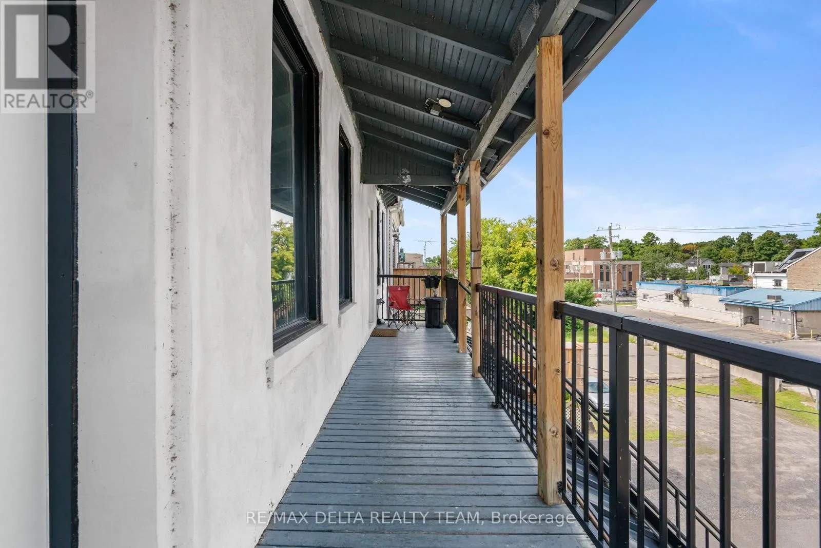 112 KING STREET W