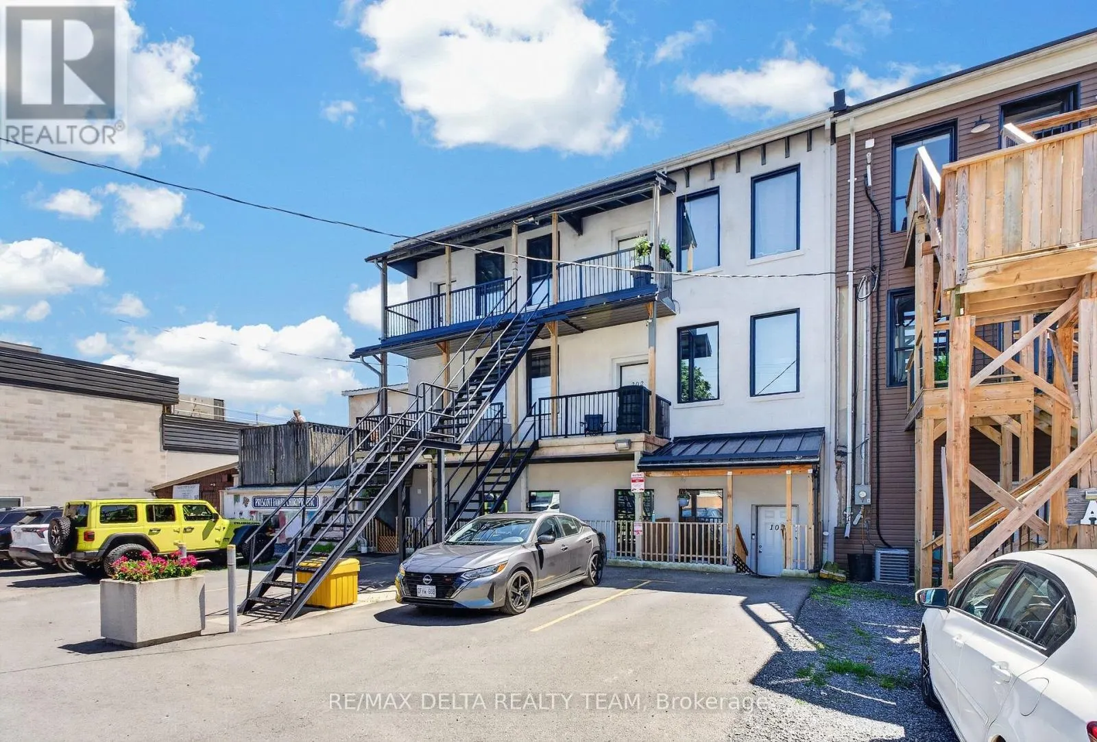 112 KING STREET W