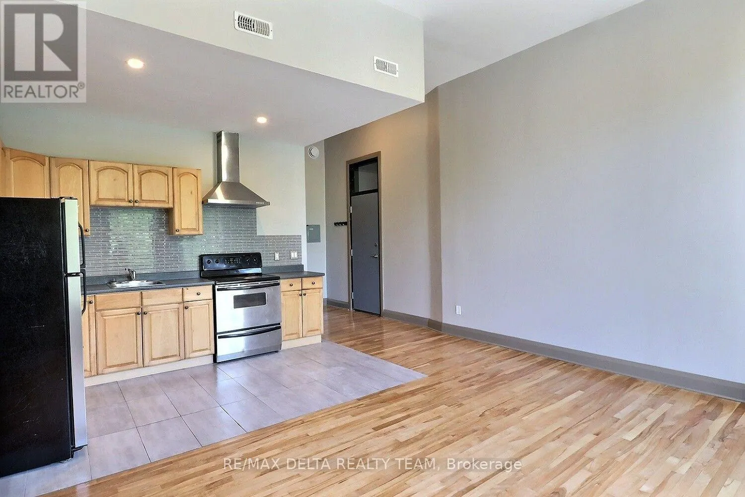 112 KING STREET W