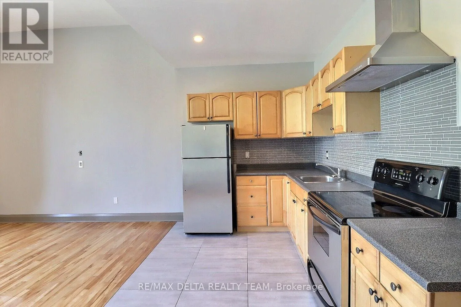 112 KING STREET W