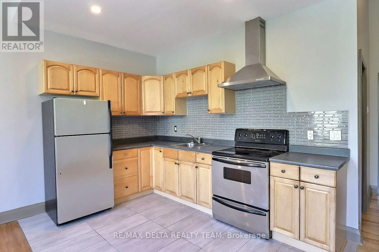 112 KING STREET W
