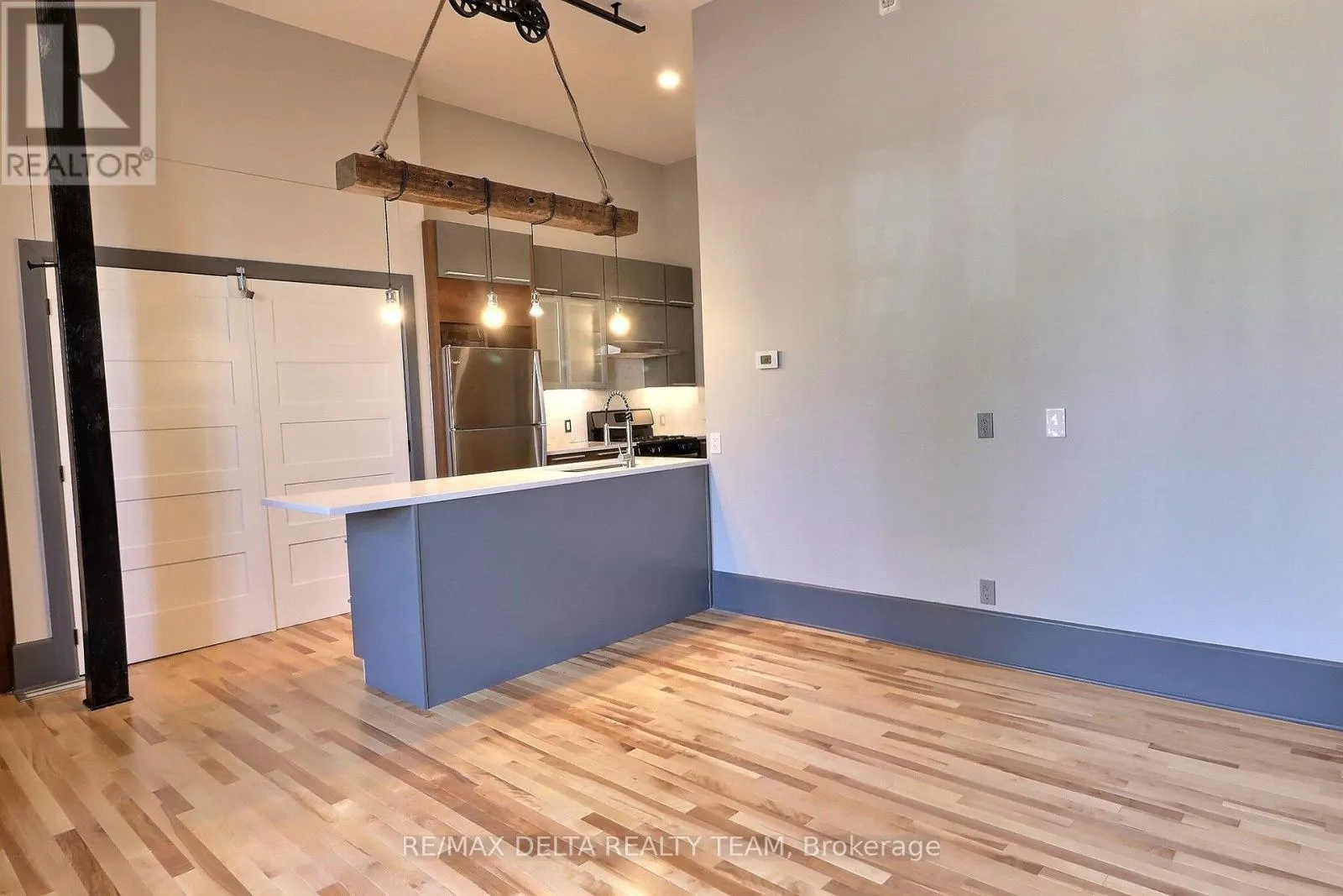 112 KING STREET W