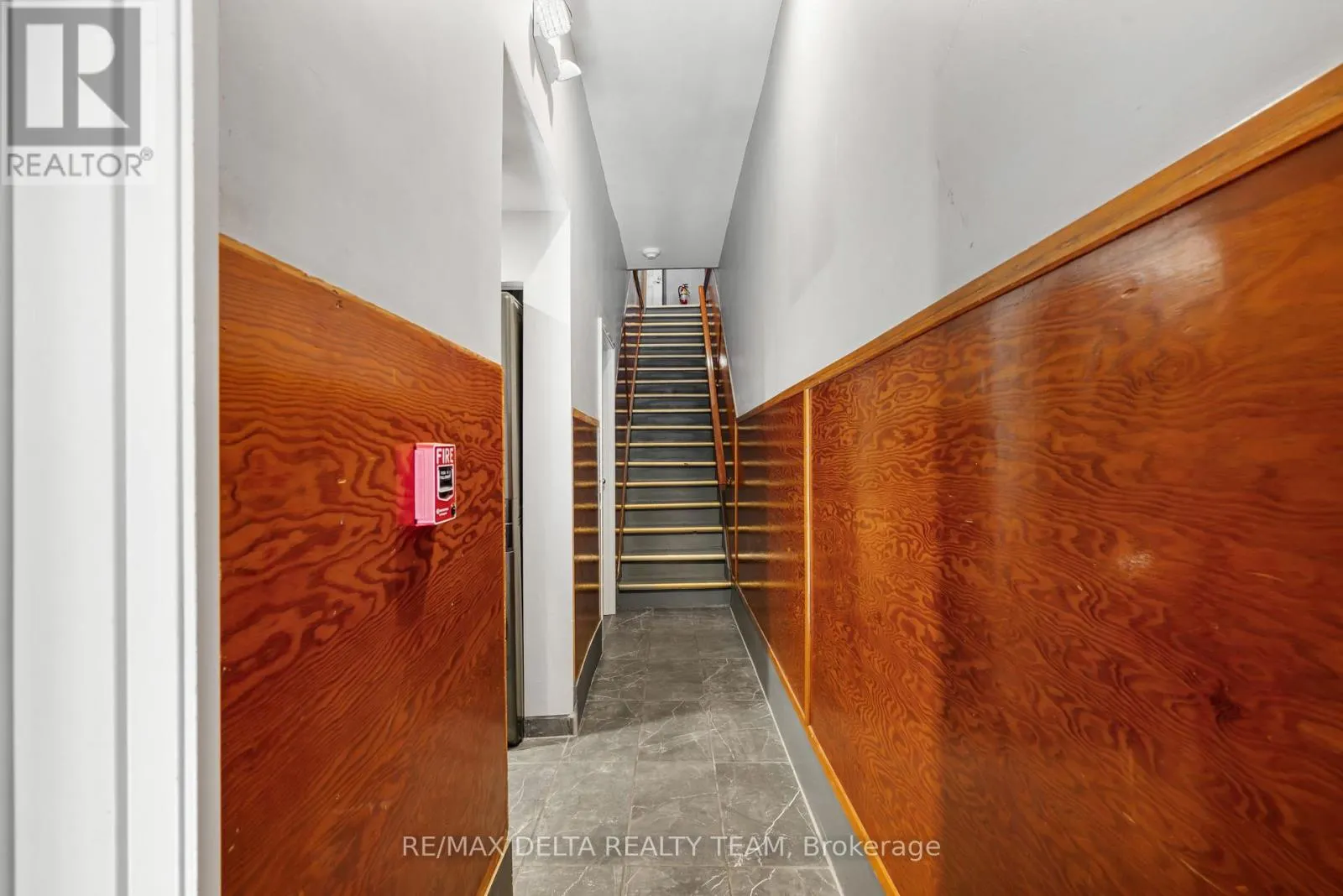 112 KING STREET W