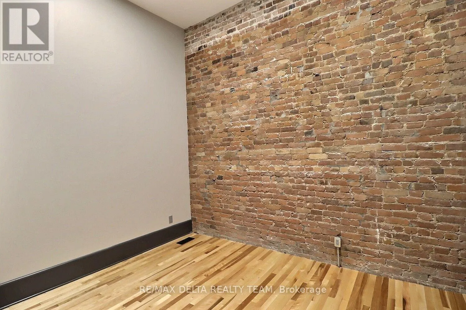 112 KING STREET W