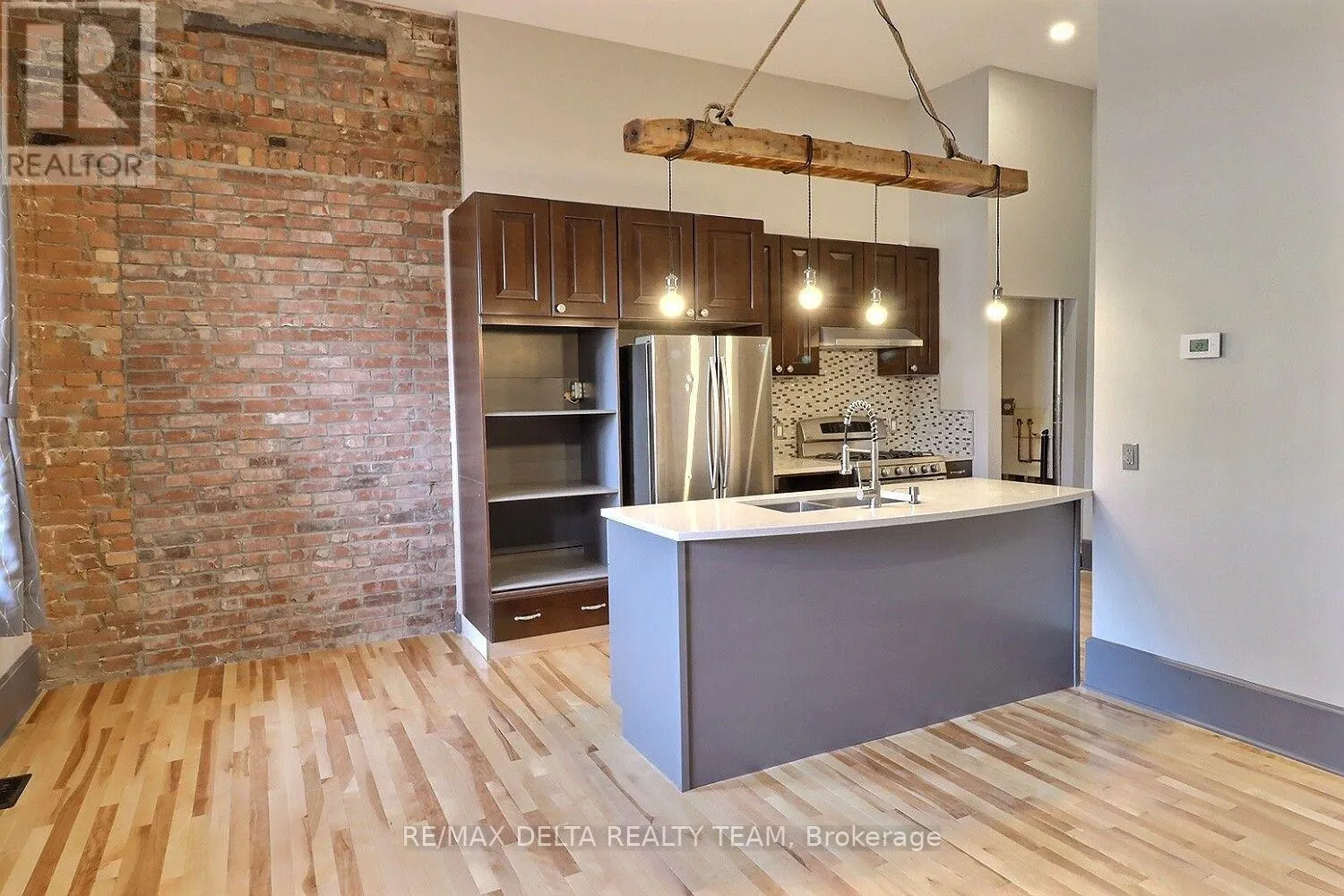 112 KING STREET W