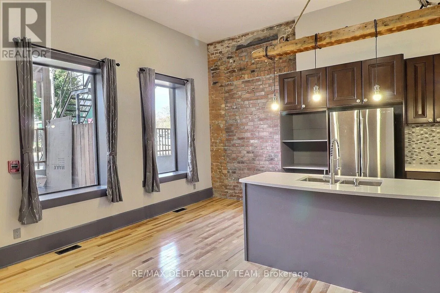 112 KING STREET W