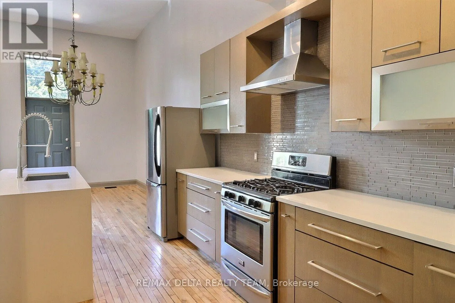 232-228 KING STREET W