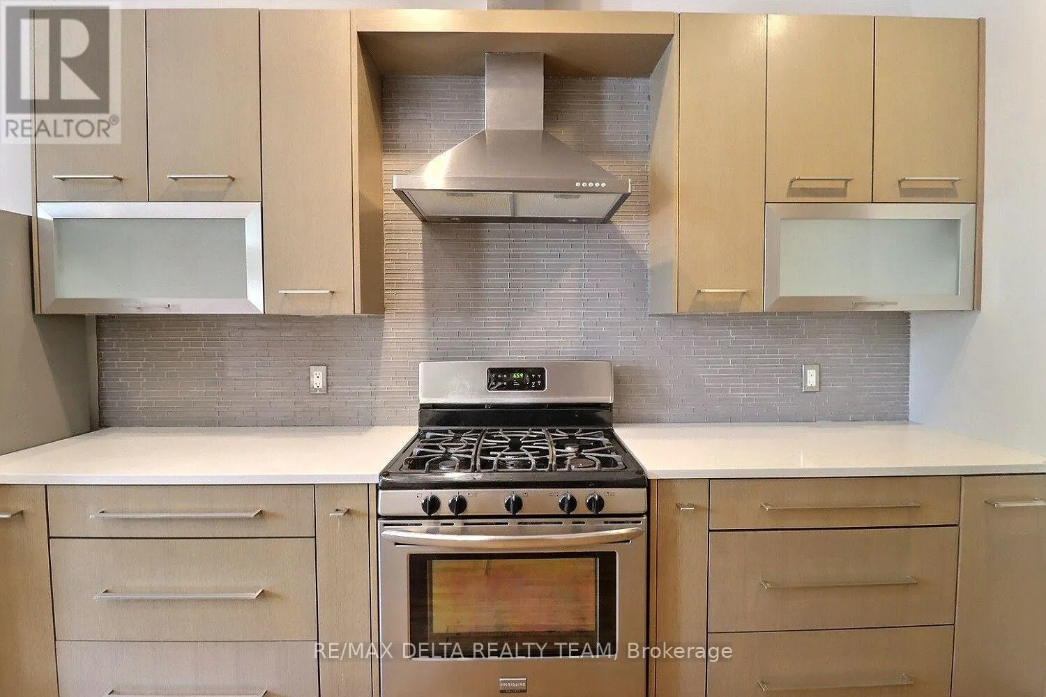 232-228 KING STREET W