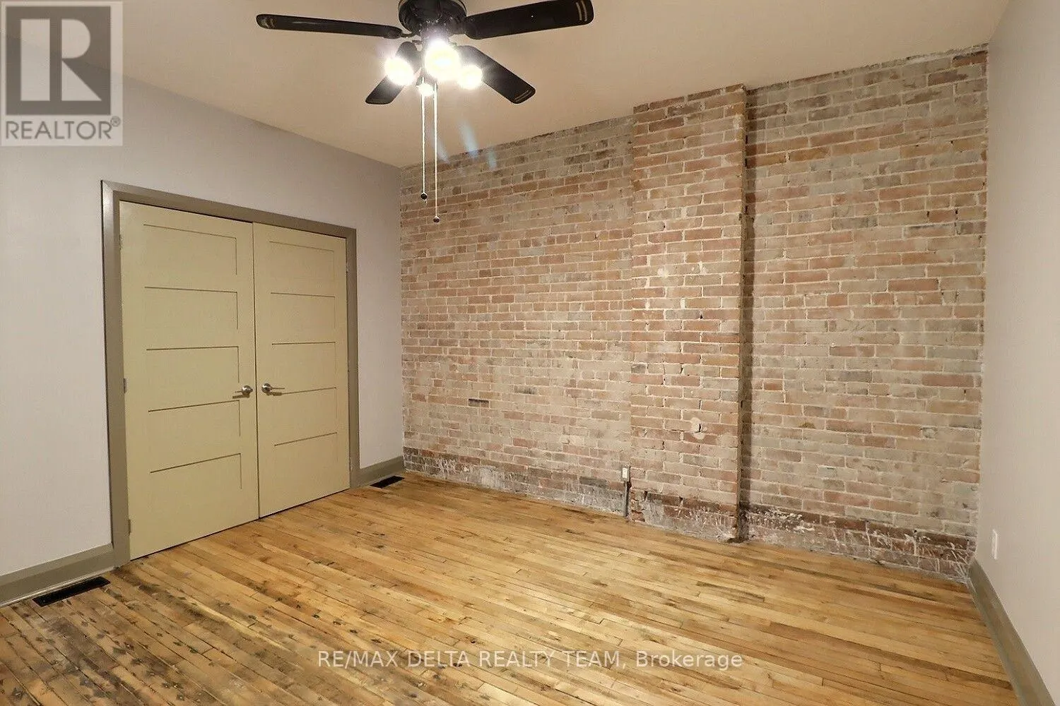 232-228 KING STREET W