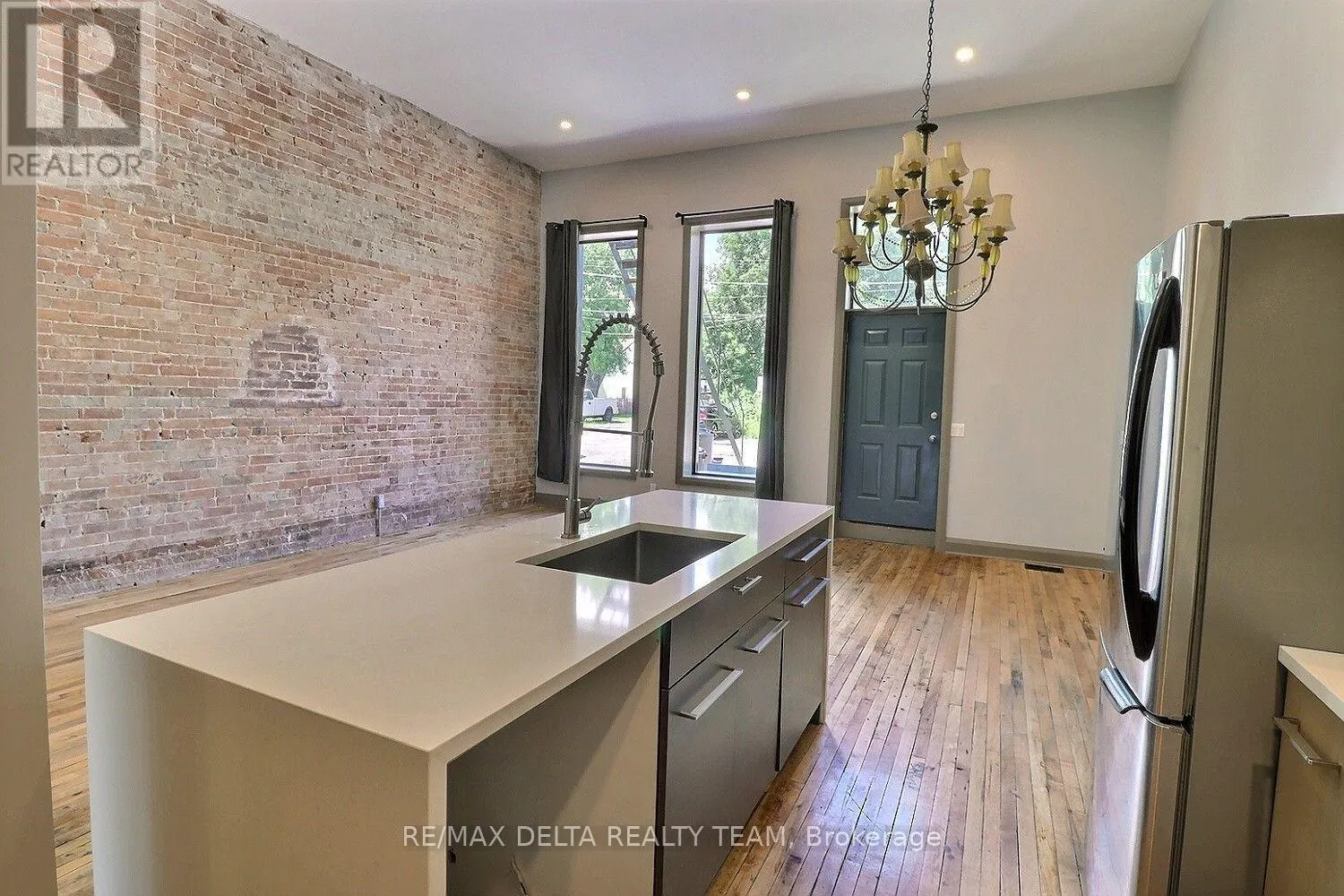232-228 KING STREET W