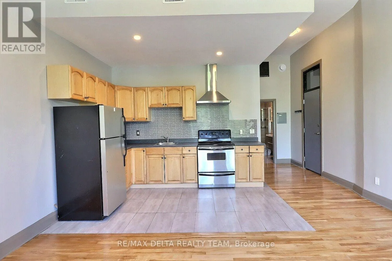 232-228 KING STREET W