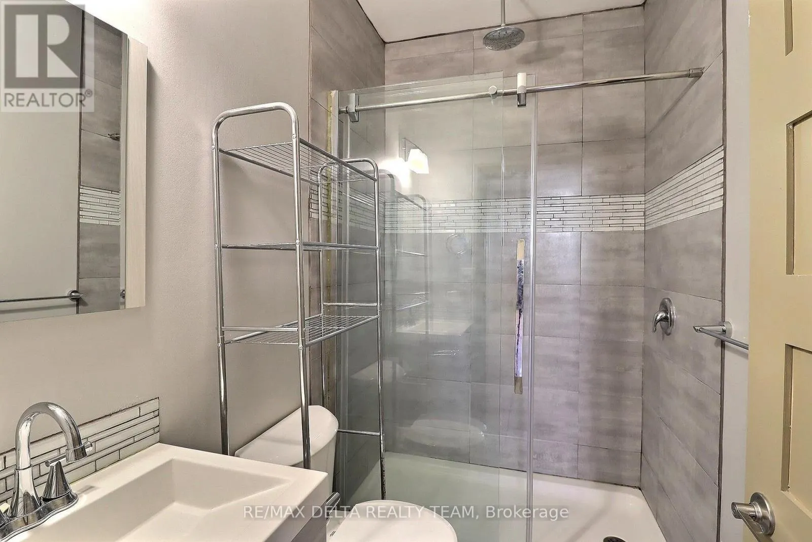 232-228 KING STREET W