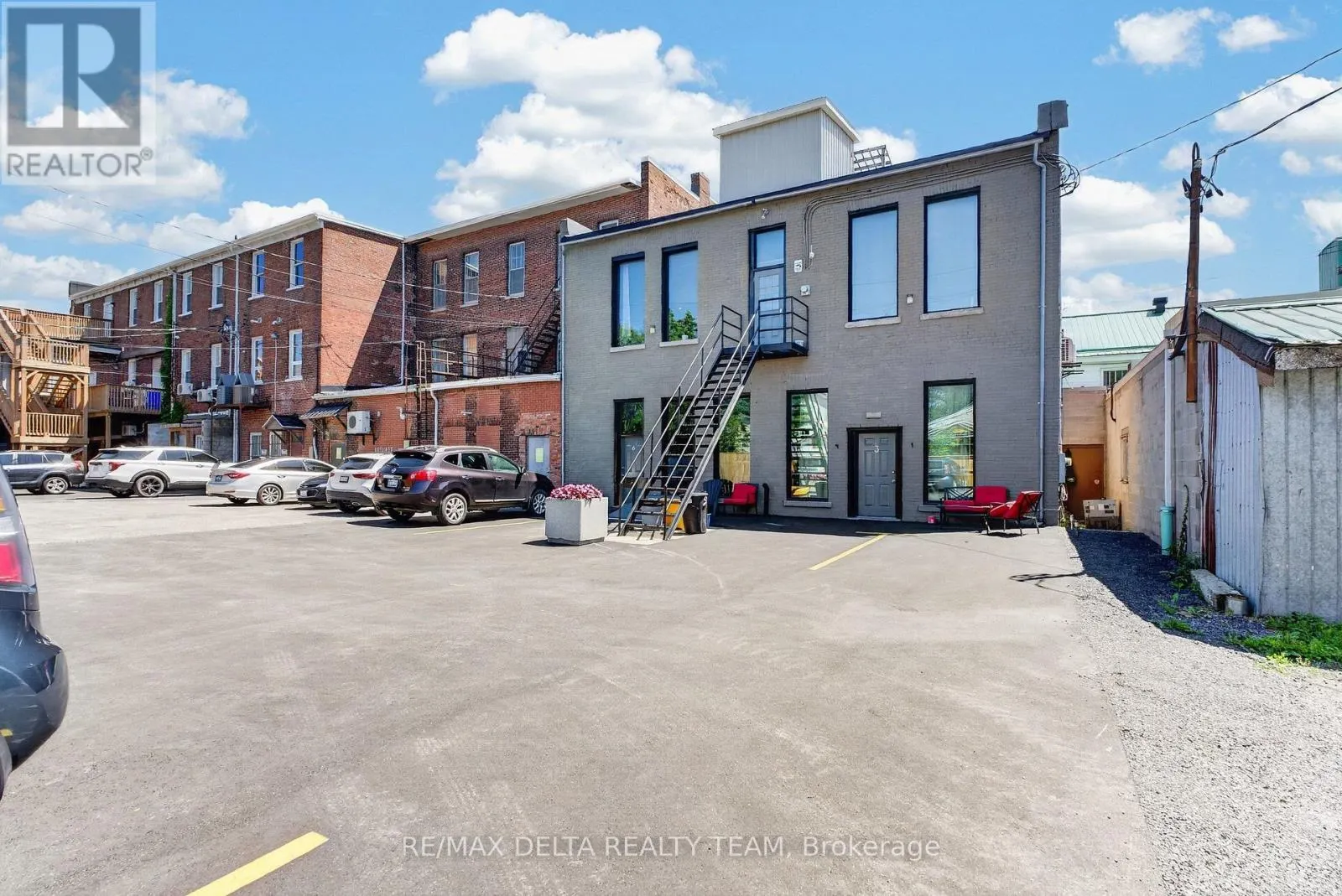 232-228 KING STREET W