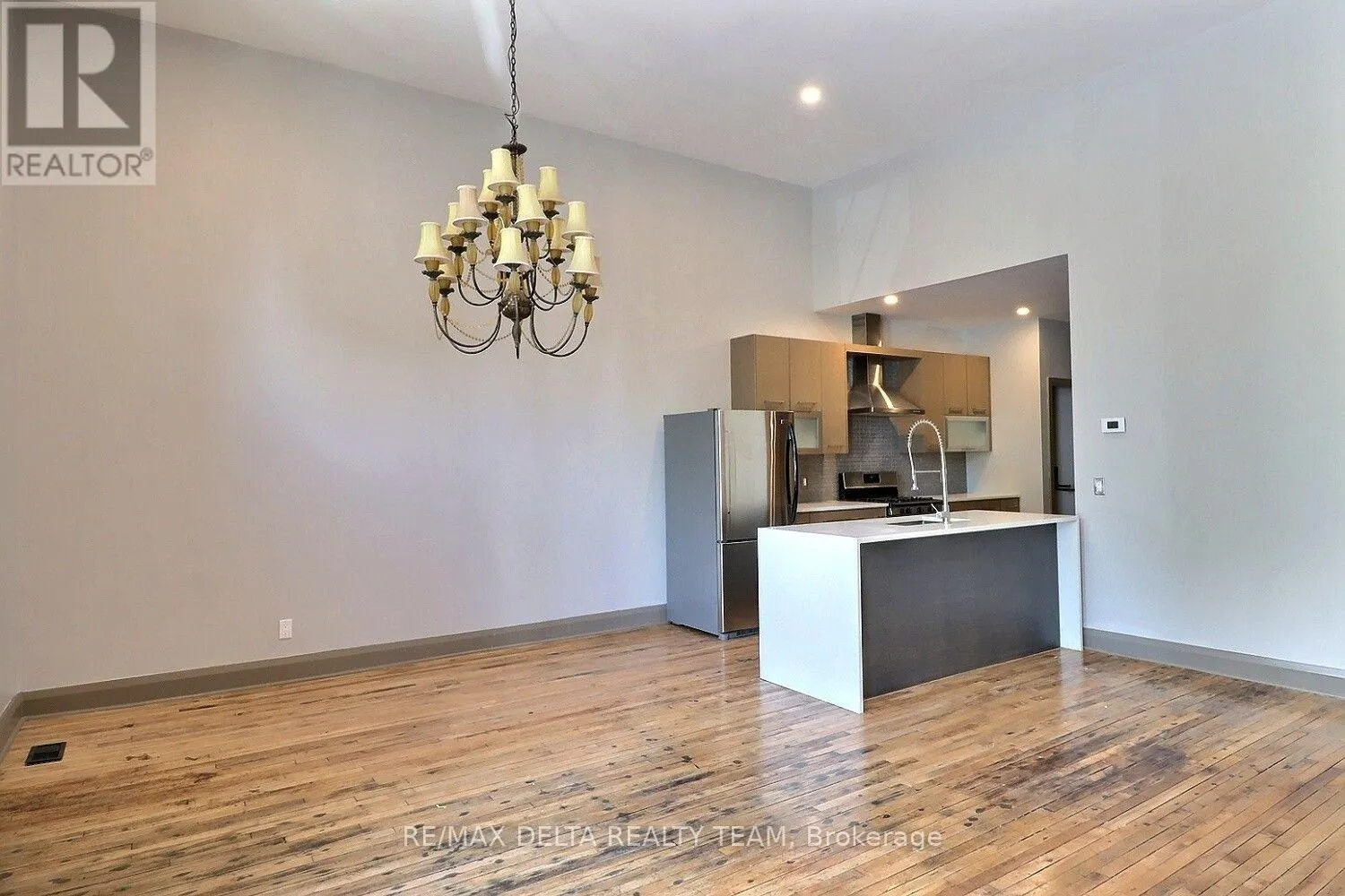 232-228 KING STREET W
