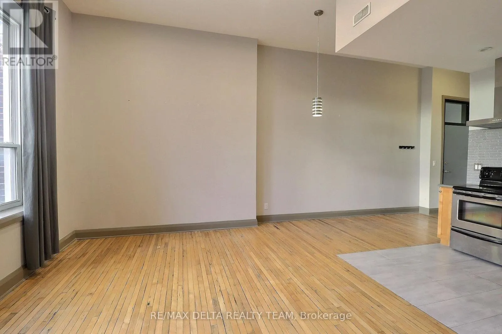 232-228 KING STREET W