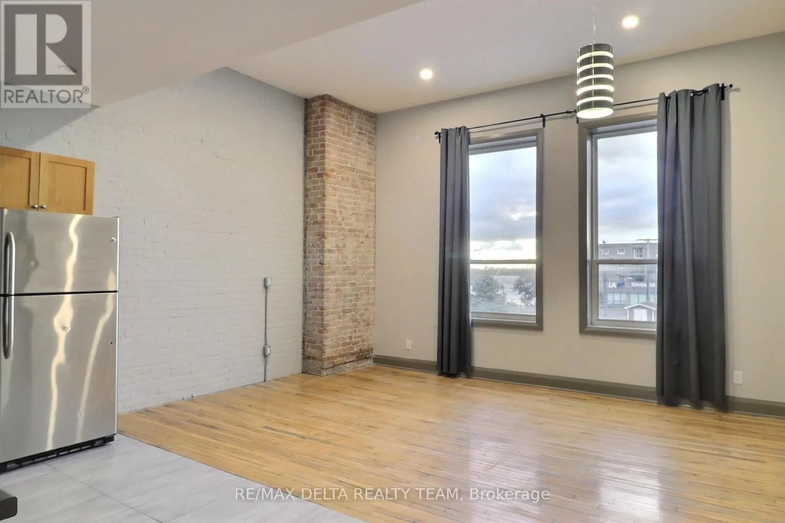 232-228 KING STREET W