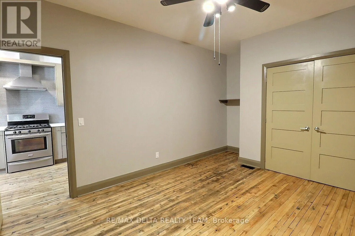 232-228 KING STREET W