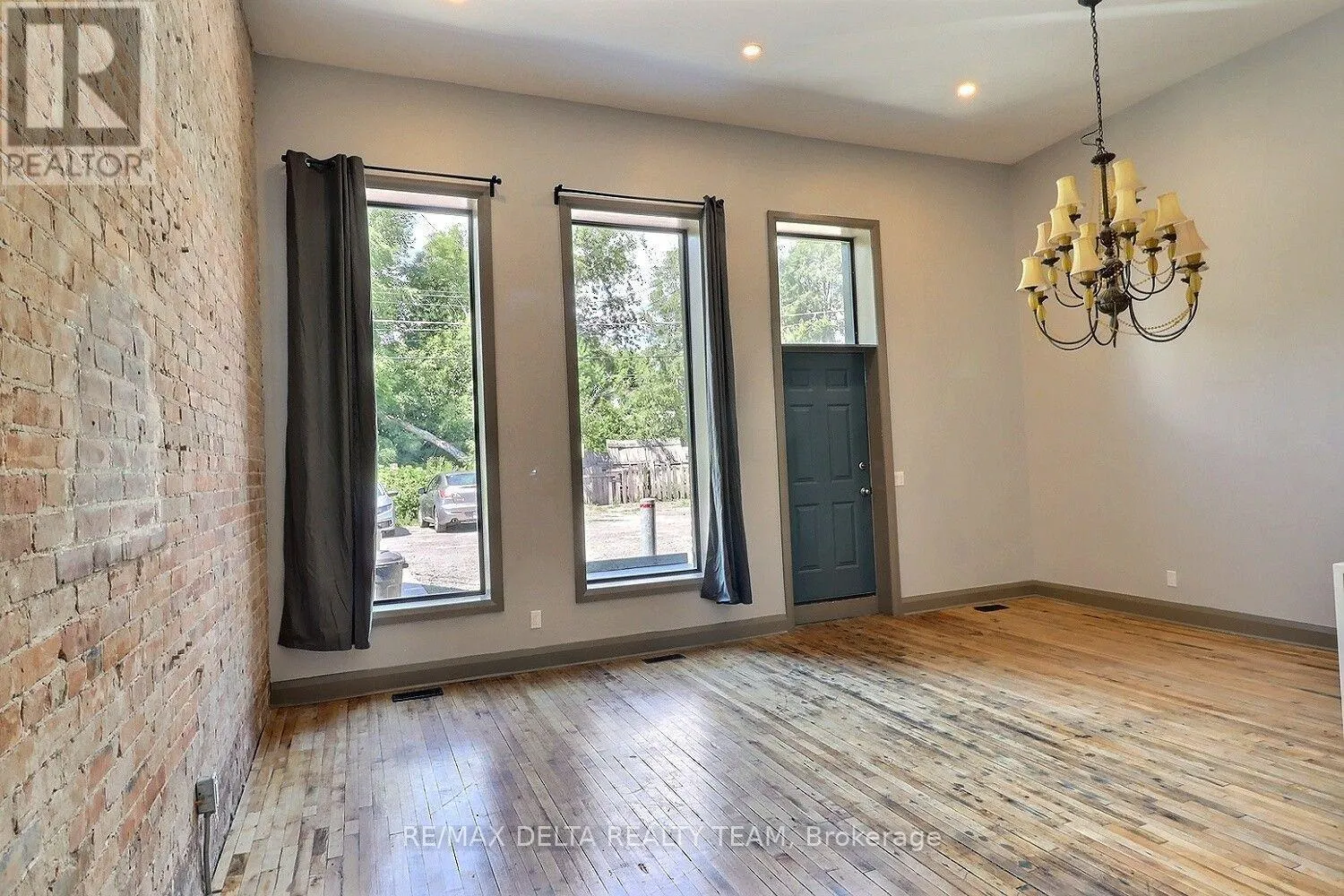 232 KING STREET W