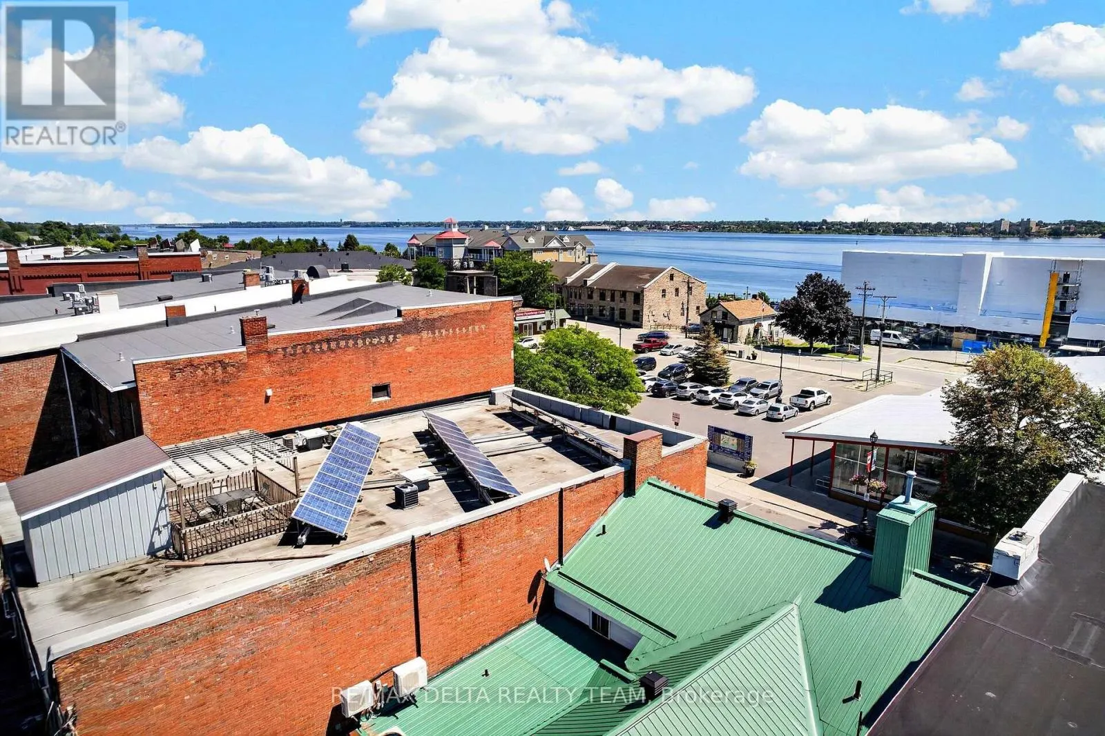 232 KING STREET W