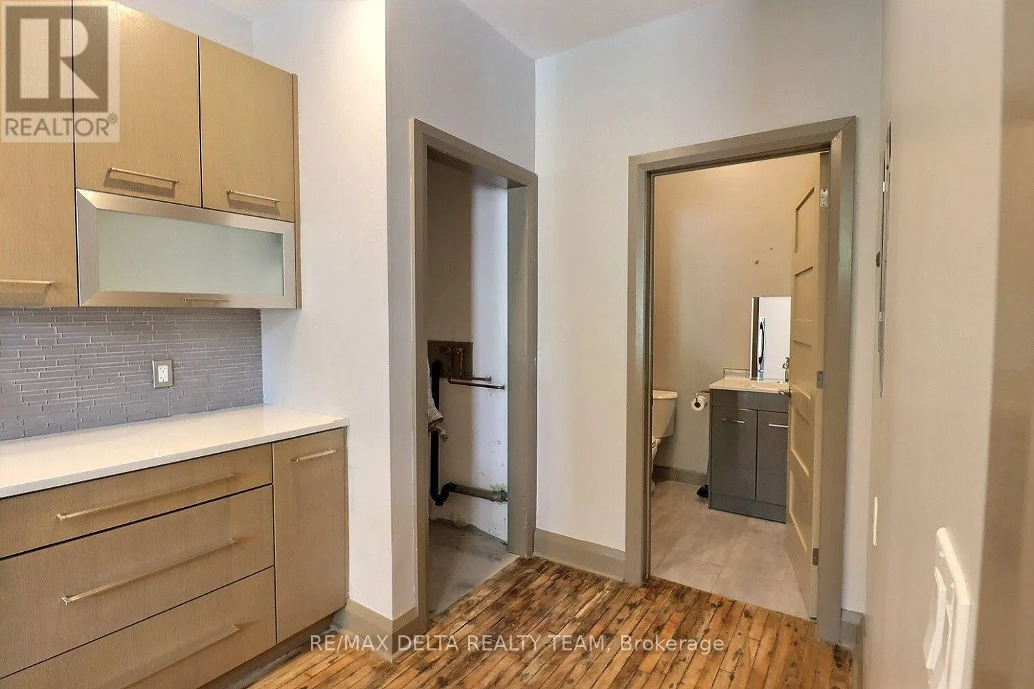 232 KING STREET W
