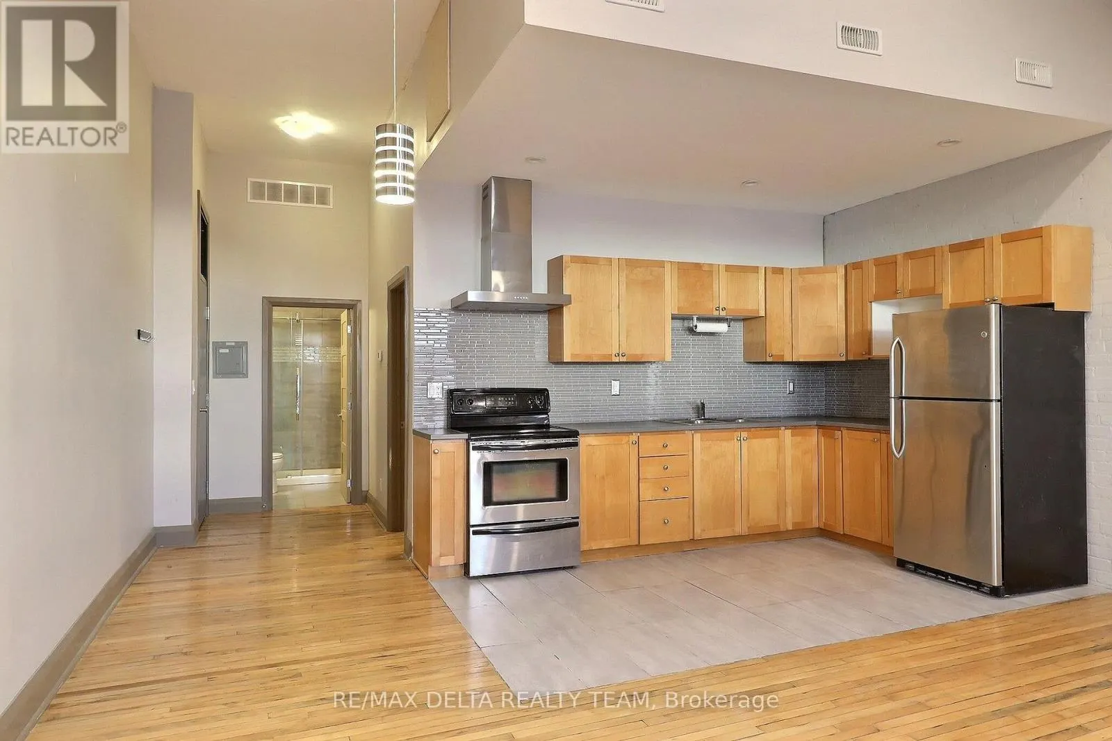 232 KING STREET W