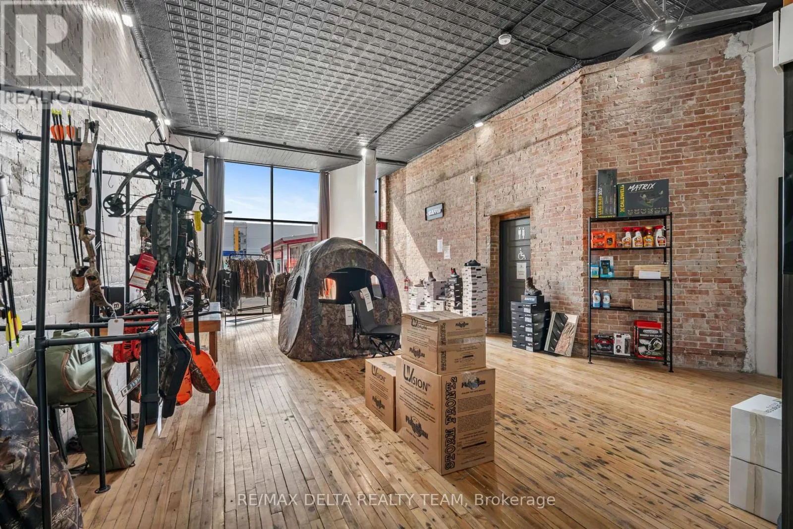 232 KING STREET W