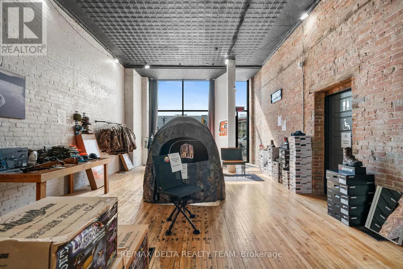 232 KING STREET W