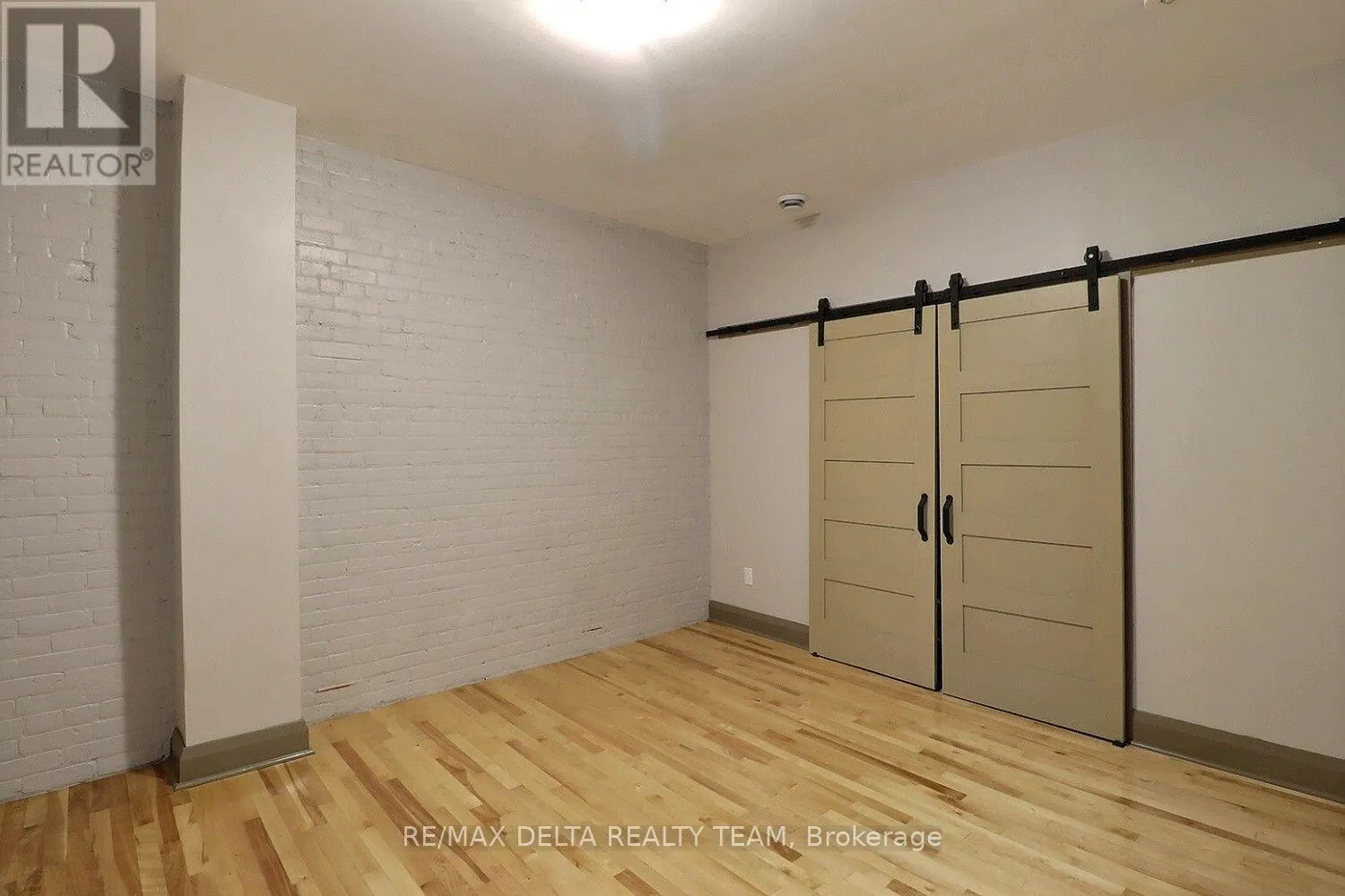 232 KING STREET W