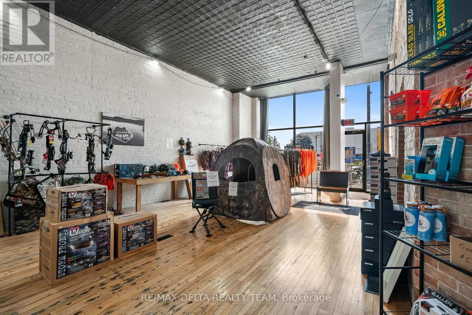 232 KING STREET W